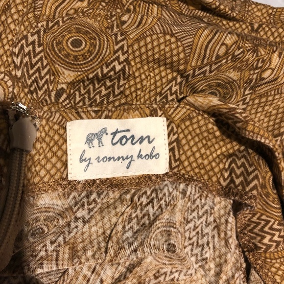 𝐑𝐎𝐍𝐍𝐘 𝐊𝐎𝐁𝐎 Top - Picture 4 of 4